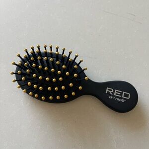 RED By KISS Mini Travel Hair Brush